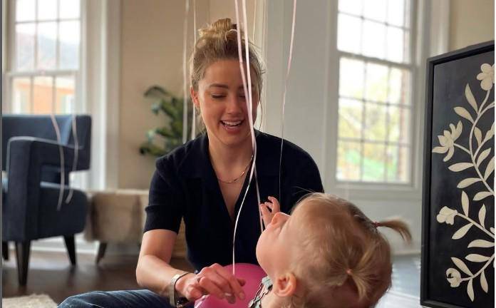La actriz de Hollywood hace crecer su familia con la llegada de dos hijos más, además de su primera hija Oonagh Paige.