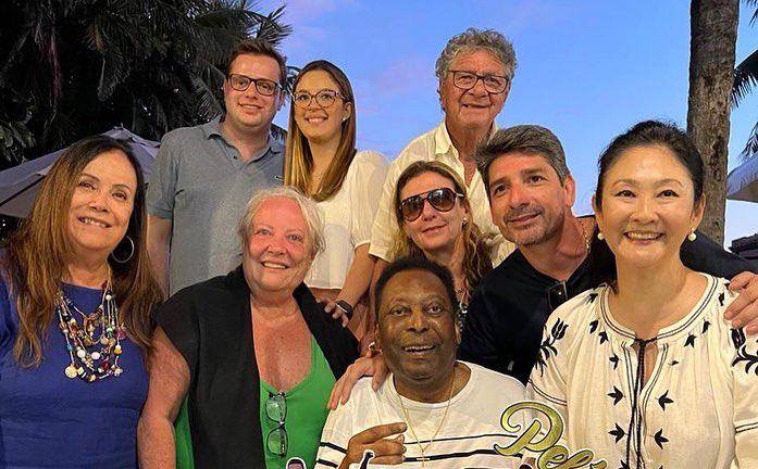 Pelé sigue delicado de salud.