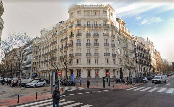 El edificio donde están ubicados los departamentos.