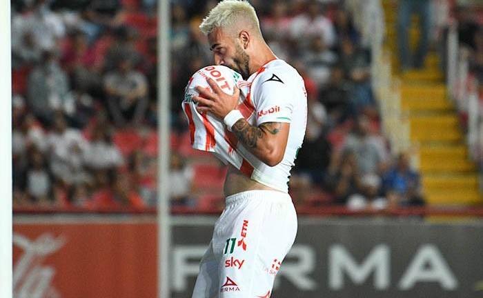 Facundo Batista celebra su gol.