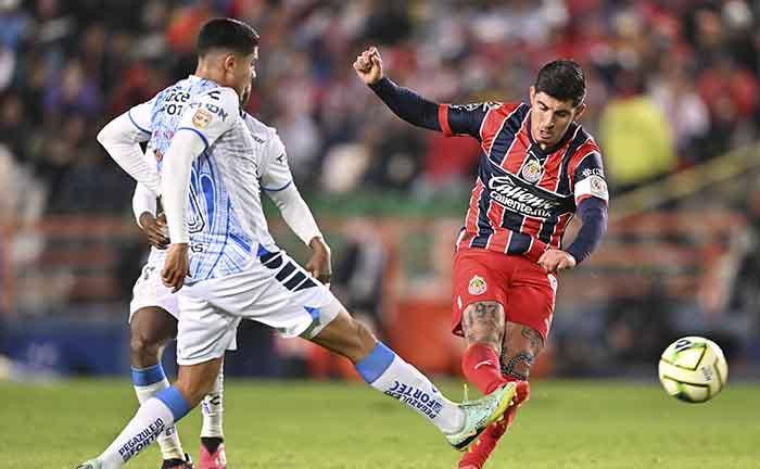 Pachuca y Chivas empatan a un gol.