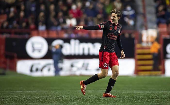Marcel Ruiz en festejo de gol.
