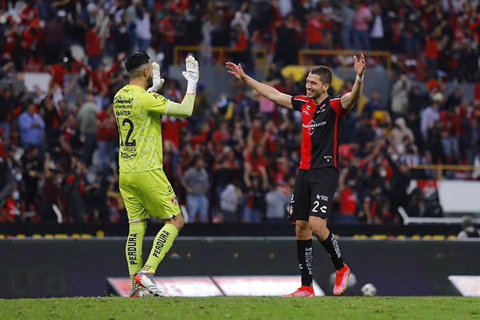 Atlas da un paso adelante al eliminar a Rayados