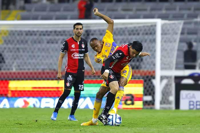 Tigres vence con lo mínimo al Atlas y sigue invicto