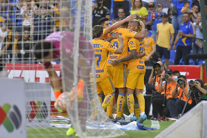 Tigres toma el liderato al vencer a Gallos Blancos