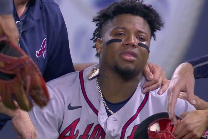 Ronald Acuña Jr. abandonó juego en Miami por lesión