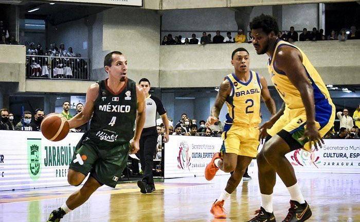 México logró mantenerse con vida en las eliminatorias de baloncesto.