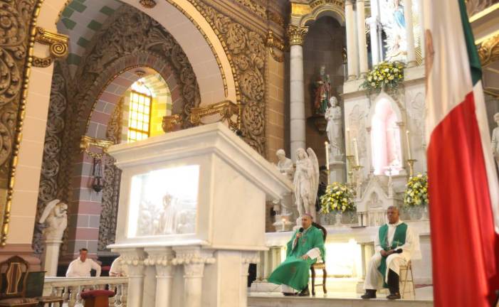 El Obispo de la Diócesis de Mazatlán pidió no ingerir comida chatarra sino algo más natural.