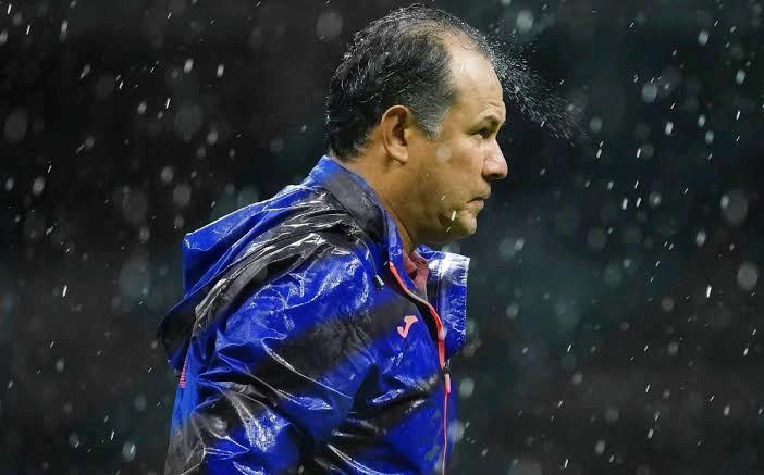 Juan Reynoso habría sido cesado del Cruz Azul