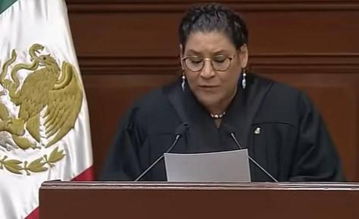 Lenia Batres Guadarrama durante su discurso después de haber asumido como Ministra de la Suprema Corte de Justicia de la Nación.
