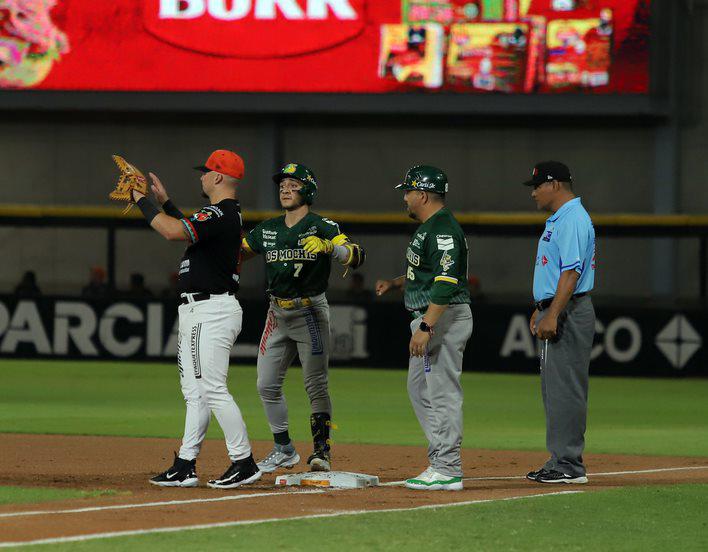 $!Gran labor de Fredy Quintero para pintar la serie de verde