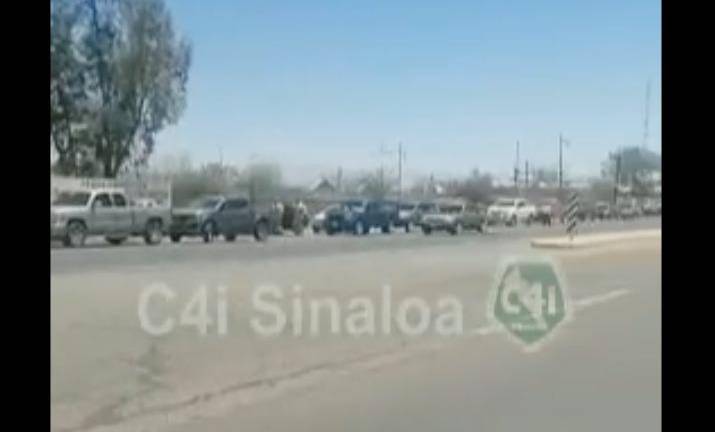 Protesta de agricultores en Guamúchil con la que tomaron las instalaciones de Pemex.