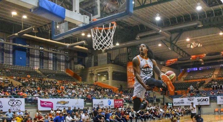 $!Ricardo Calatayud, de Venados Basketball, gana competencia de Tiros de Tres en el Juego de Estrellas del Cibacopa