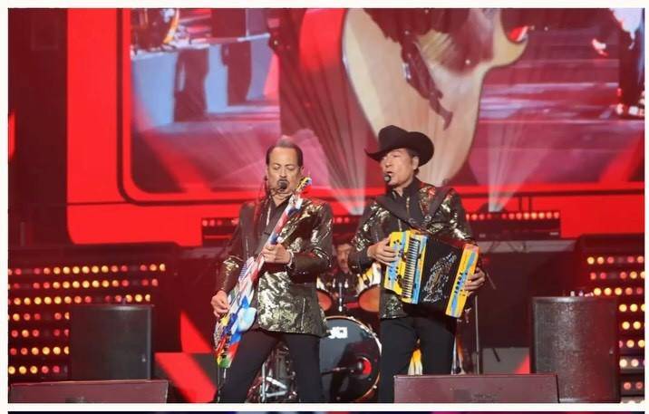 Los Tigres del Norte hacen vibrar a los mexicanos con ‘La Lotería Tour’