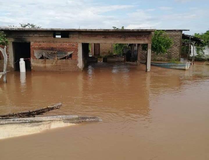 $!‘Nora’ provoca desbordamientos en estero de Chametla y se lleva el camarón