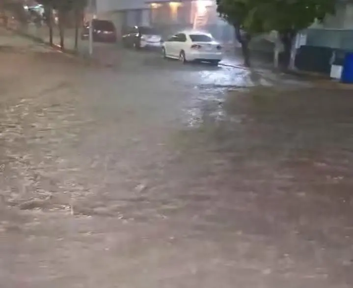 $!Lluvias intensas inundan calles y viviendas en El Rosario
