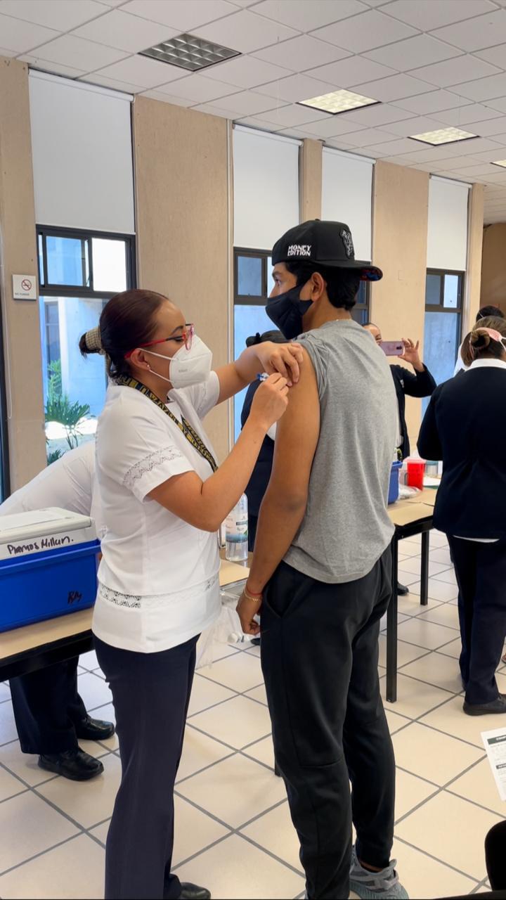 $!Aplican segunda dosis de vacuna contra Covid-19 a atletas concentrados en el CNAR