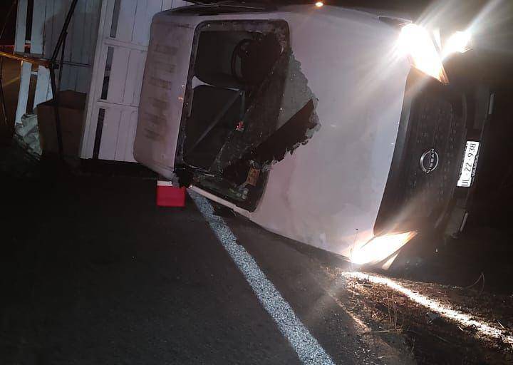 Vuelca un vehículo tras chocar contra una vaca en carretera de Rosario