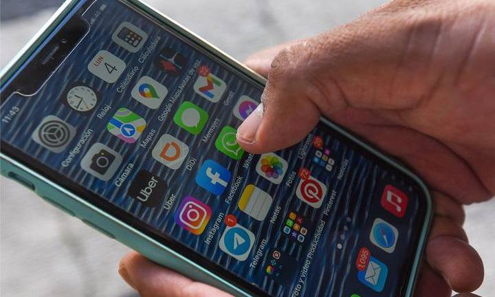 La ley señala que el contra-aviso no genera la restauración automática del contenido, sino que deben transcurrir al menos 15 días hábiles.