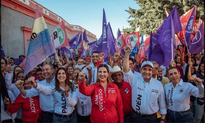 Ana Quevedo (centro) se reúne con candidatos federales del Frente.