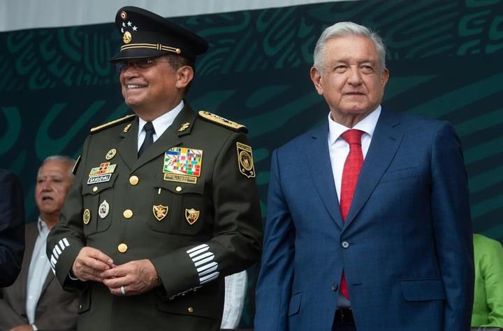 ‘¿Cuál es el problema?’, dice AMLO de viajes de lujo del titular de Sedena y su familia