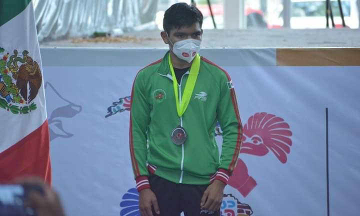 Kevin Cantabrana logra medalla de plata en el clasificatorio.