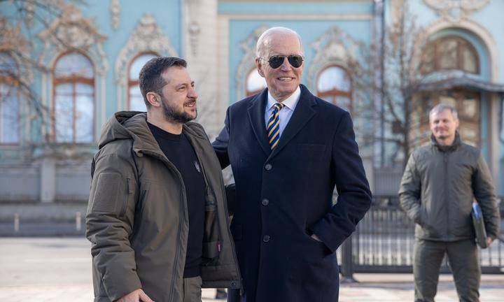 Volodímir Zelenski, Presidente de Ucrania, recibe al Presidente de Estados Unidos, Joe Biden.