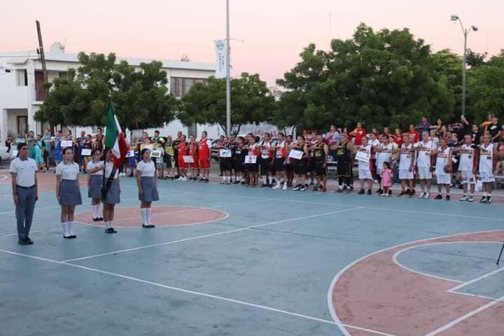 $!Reconocen trayectoria de basquetbolistas en apertura de Liga Maxibasket