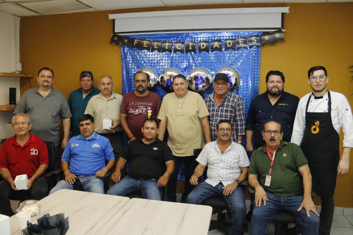 Festeja Datemex a los papás con un rico desayuno