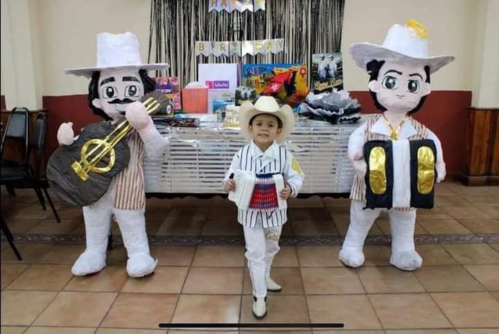 $!Pequeño fan celebra su cumpleaños con temática de Los Dos Carnales