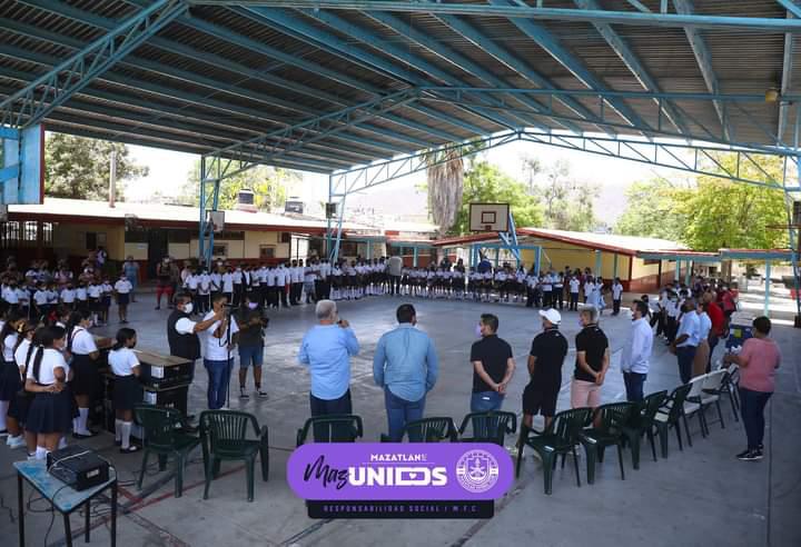 $!Docentes de Mazatlán retan a Salinas Pliego a donar aires, y les cumple; le dice a ‘El Químico’ que no compre corrientadas