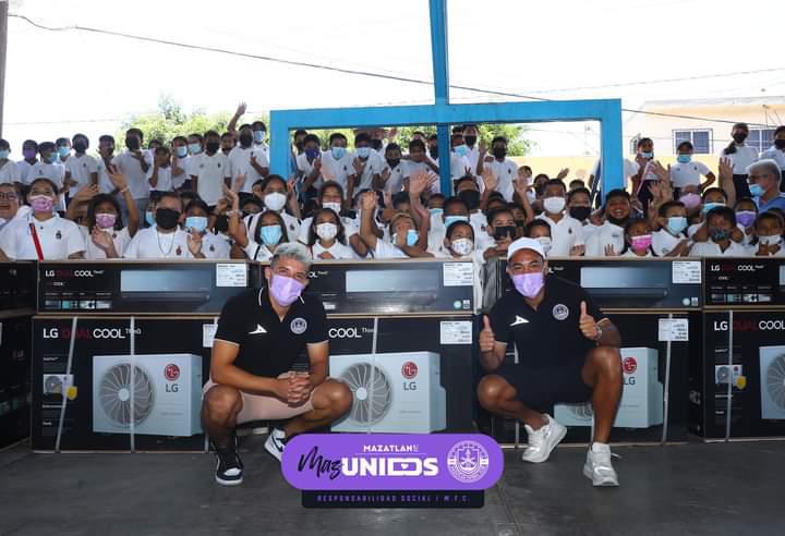 $!Docentes de Mazatlán retan a Salinas Pliego a donar aires, y les cumple; le dice a ‘El Químico’ que no compre corrientadas