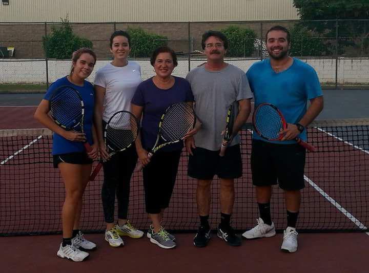 $!Jesús Valdez y Leticia Casas, dos abuelos que han sabido heredar a su familia y varias generaciones el gusto por el deporte