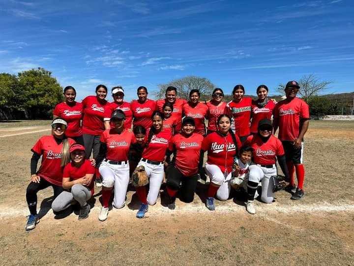 $!Potras relinchan en Softbol Novatas, en Club Chololos