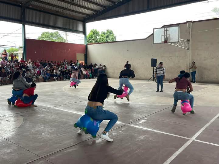 $!Mantiene DIF caravana de Reyes Magos en comunidades de Rosario