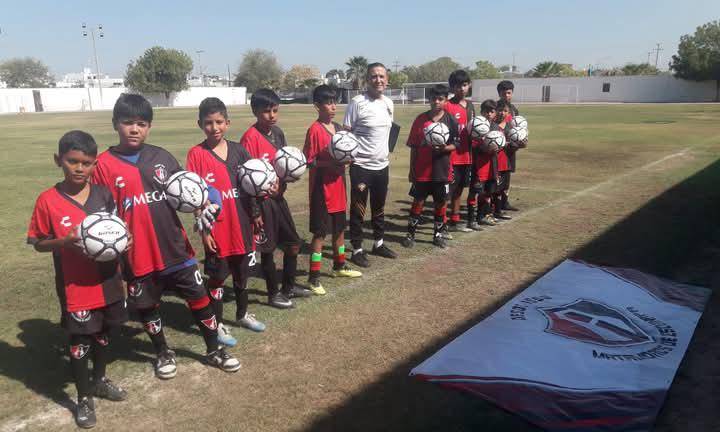 La Academia Atlas-Matamoros de Escuinapa cumple 29 años de fundación y festeja de forma deportiva.