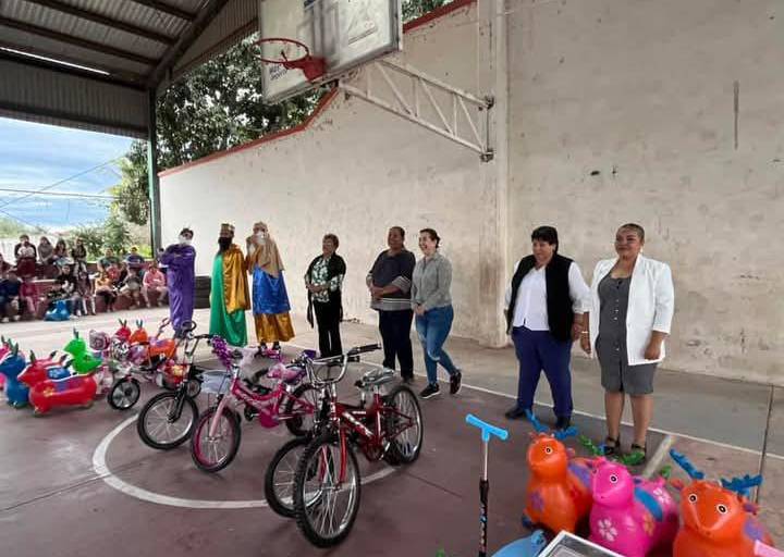 Mantiene DIF caravana de Reyes Magos en comunidades de Rosario