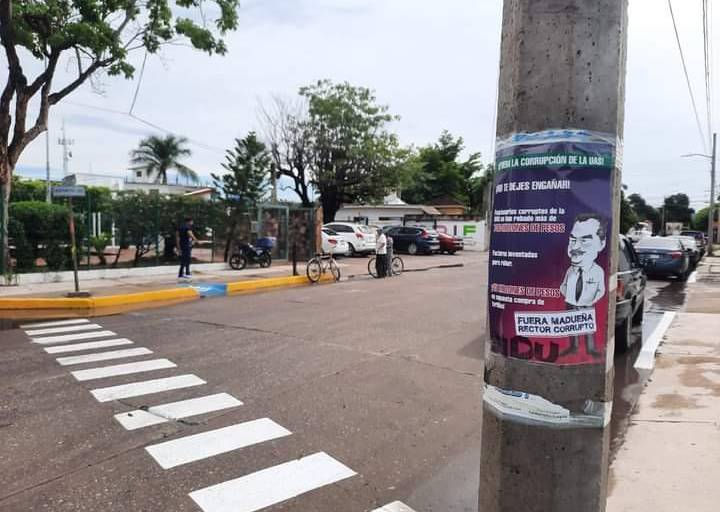 Cierran las puertas a docentes de la UAS que buscaban repartir volantes contra el Rector