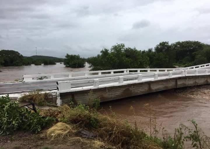 Se desploma puente El Quelite en la carretera libre de Mazatlán a Culiacán