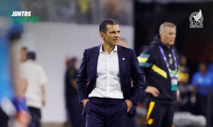 Jaime Lozano se mantiene en el Tri en lo que entrega su informe final.