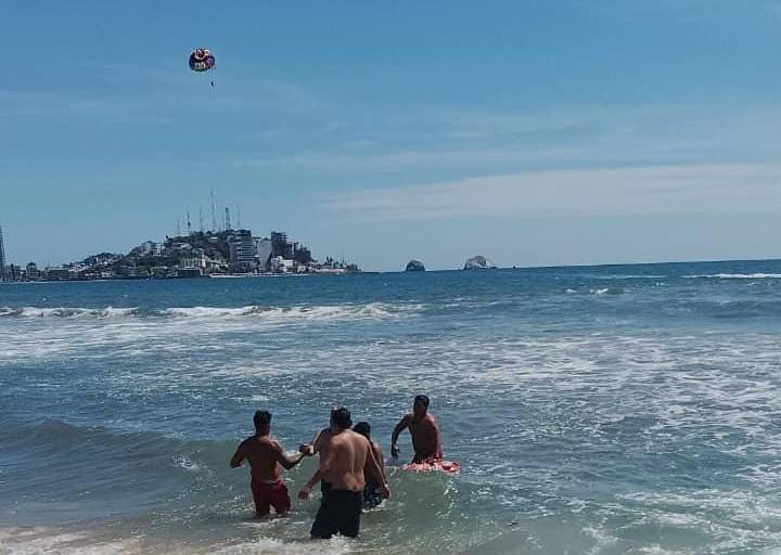 Salvavidas activan protocolos de atención en siete ocasiones el domingo en Mazatlán
