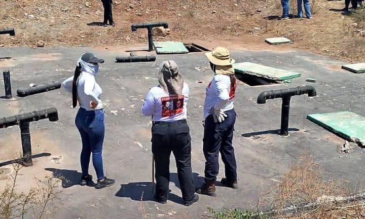 Miembros del colectivo Sabuesos Guerreras realizaron este semana una jornada de búsqueda en Tecuichamona, Culiacán, donde localizaron cuatro osamentas.