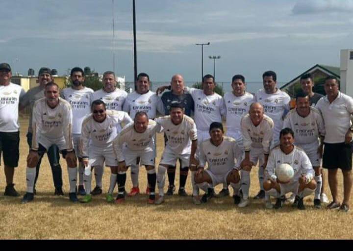 Colonia López Mateos levanta la Copa por tercera vez en fila, en la Veteranos Diamante