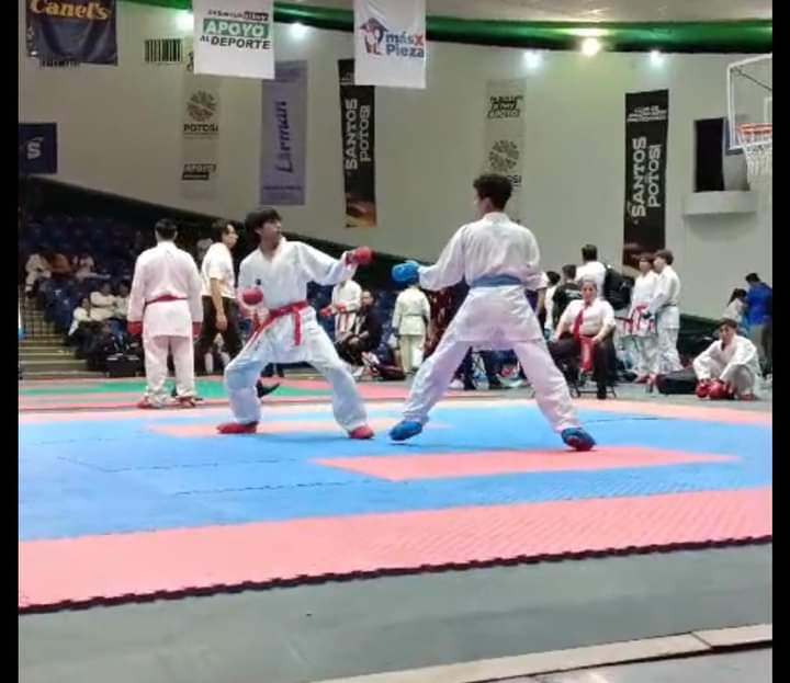 $!Karatecas mazatlecos suman medallas en Macro Regional, en San Luis Potosí