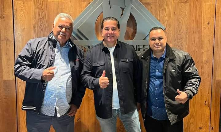 Jesús y Héctor Zápari escoltan a Fernando Beltrán.