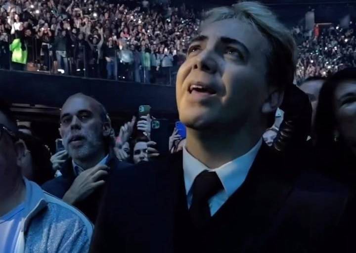 Cristian Castro disfruta en primera fila el concierto de Luis Miguel en Argentina
