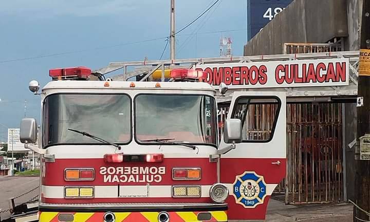 La pequeña de 7 años deambulaba por el bulevar Emiliano Zapata cuando fue encontrada por elementos de Bomberos Culiacán.
