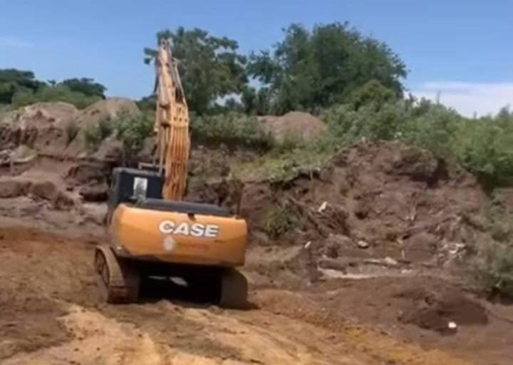 Denuncian tala y daños al Arroyo Jabalines por maquinaria del Ayuntamiento de Mazatlán