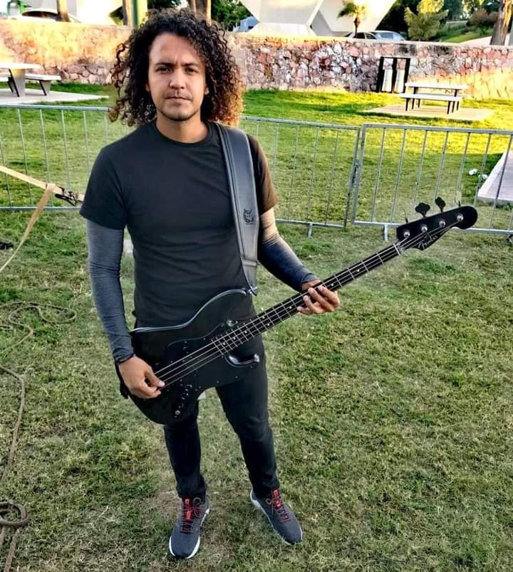 $!Fredy Lizárraga, el bisnieto de don Cruz que no quiso ser bandero y optó por el rock
