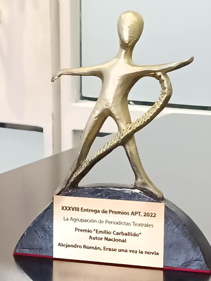 $!Gana Alejandro Román el Premio ‘Emilio Carballido’ por ‘Érase una vez la novia’